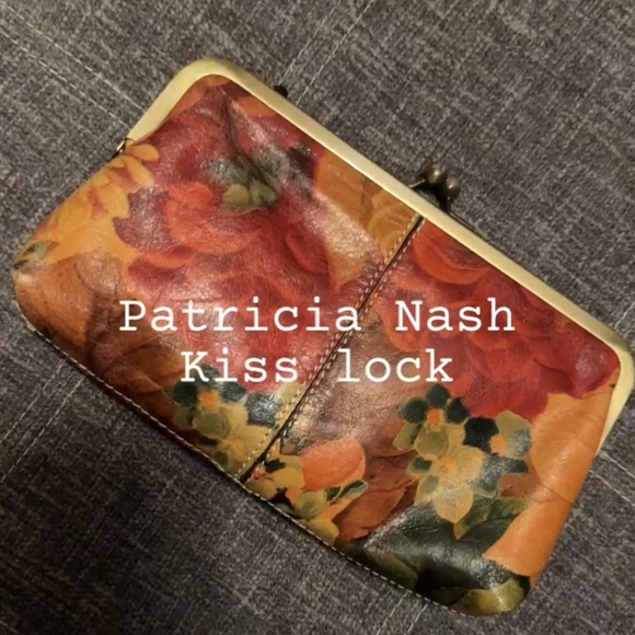 Patricia Nash Handbags - Patricia Nash Floral Leather Kisslock Medium Clutch in Red and Green EUC